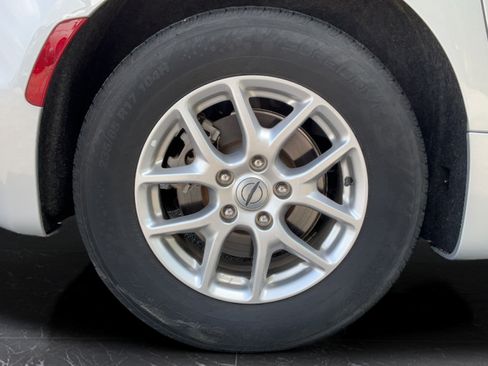 Used 2024 Chrysler Pacifica Touring-L FWD image 38