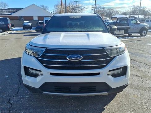 Used 2020 Ford Explorer XLT w/ Equipment Group 202A image 2