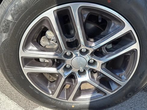 Used 2019 Jeep Compass Latitude FWD image 36