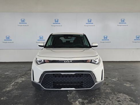 Used 2025 Kia Soul LX FWD image 2