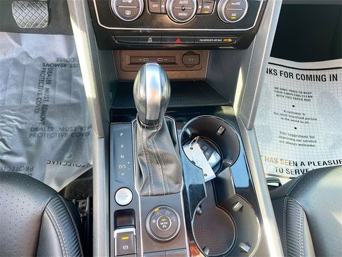 Used 2022 Volkswagen Atlas Cross Sport SE image 16