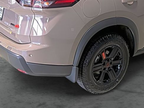 Used 2025 Nissan Rogue SV AWD/4WD image 13
