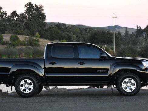 Used 2015 Toyota Tacoma 4x4 Double Cab w/ TRD Off-Road Package image 10