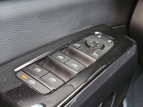 Used 2022 Nissan Pathfinder SV image 16