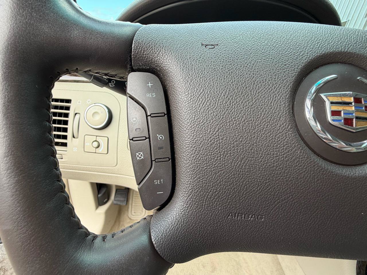 Used 2010 Cadillac DTS Luxury FWD image 46