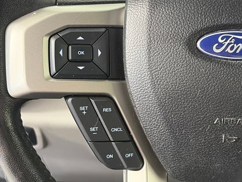 Used 2018 Ford F150 Lariat w/ Equipment Group 502A Luxury AWD/4WD image 17