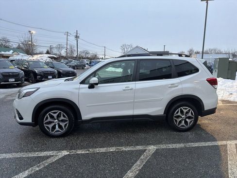 Used 2022 Subaru Forester Premium image 3