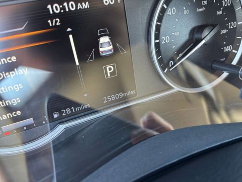 Used 2025 Nissan Versa SV image 38