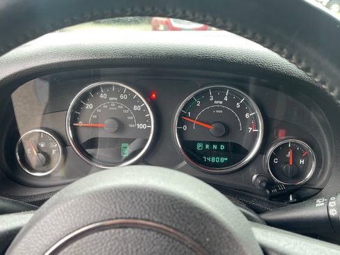 Used 2017 Jeep Wrangler Unlimited Sport w/ Connectivity Group AWD/4WD image 27