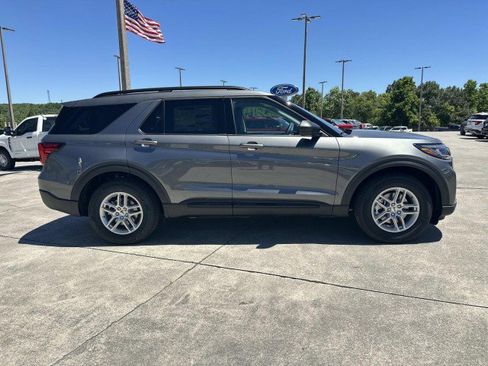 New 2026 Ford Explorer Active RWD image 8