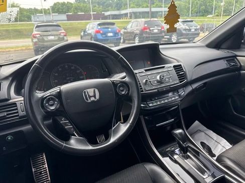Used 2017 Honda Accord Sport image 12
