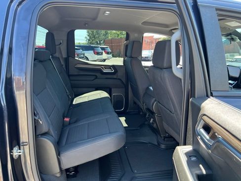 Used 2023 Chevrolet Silverado 1500 LT w/ Z71 Off-Road Package AWD/4WD image 19