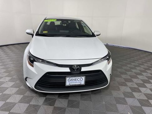 Used 2023 Toyota Corolla LE w/ Carpet Mat Package (TMS) FWD image 3