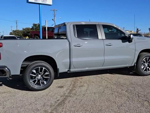 Used 2024 Chevrolet Silverado 1500 LT w/ Leather Package RWD image 8