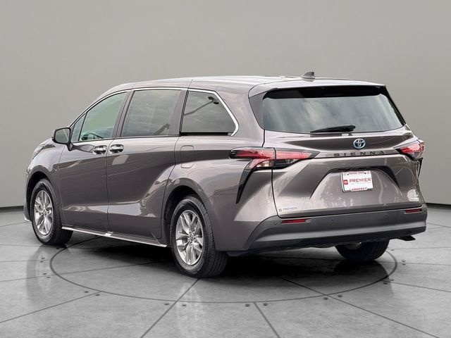 Certified 2022 Toyota Sienna XLE FWD image 4