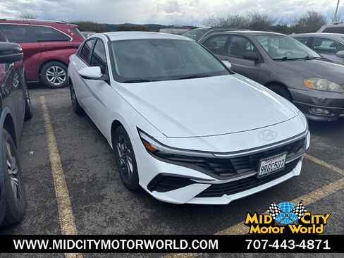 Used 2025 Hyundai Elantra Blue image 1