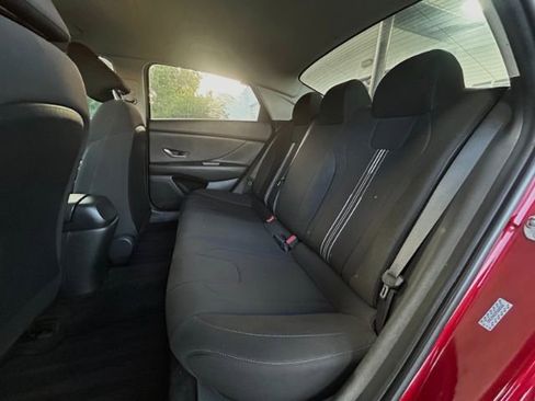 Used 2023 Hyundai Elantra SEL w/ Preferred Accessory Package image 7