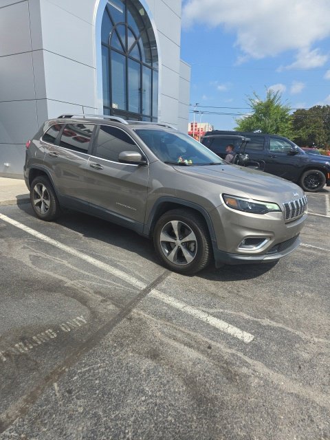 Used 2019 Jeep Cherokee Limited AWD/4WD image 3