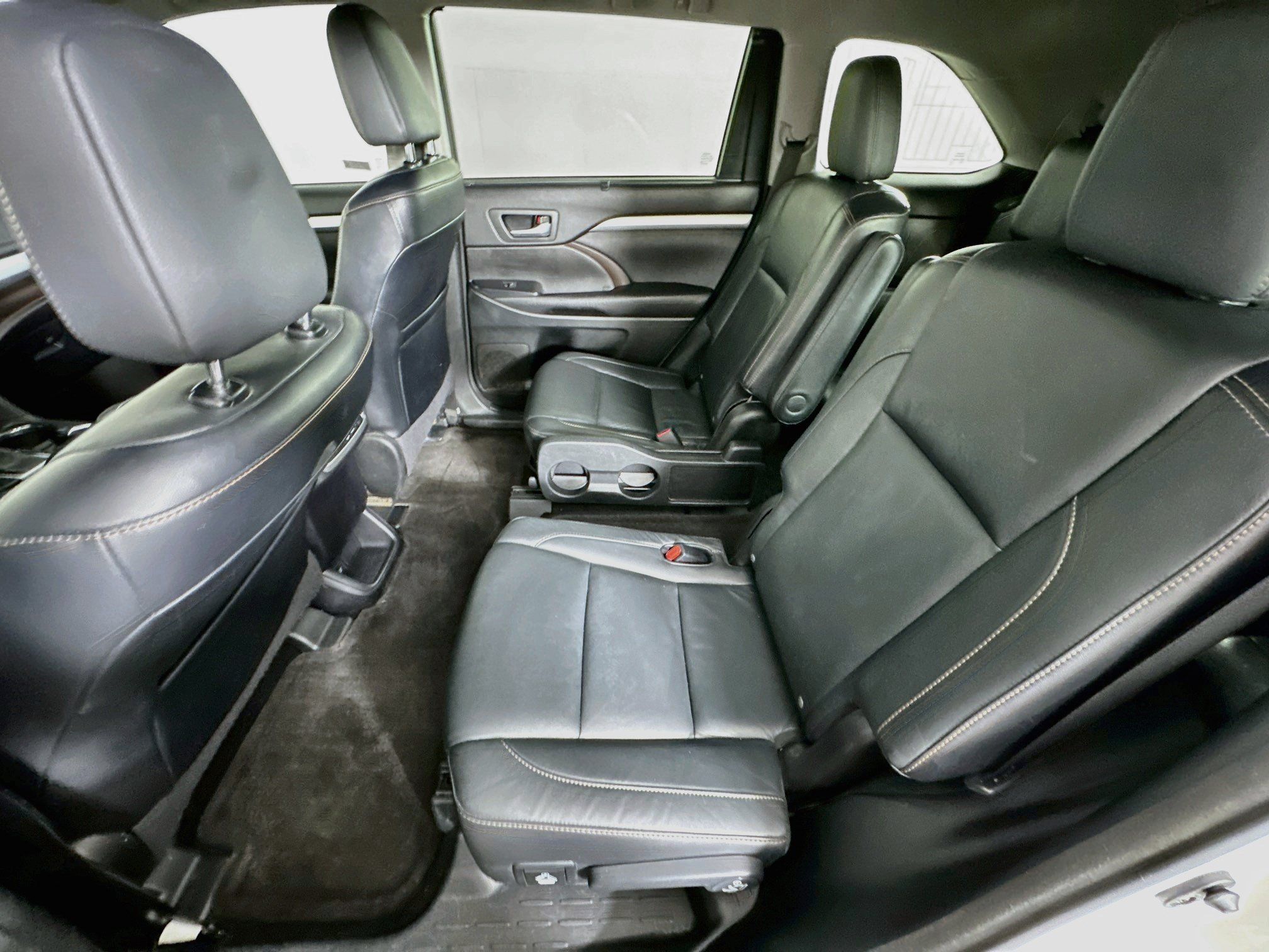Used 2016 Toyota Highlander XLE AWD/4WD image 28