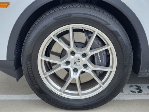 Certified 2026 Porsche Cayenne AWD/4WD image 14