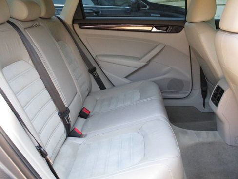 Used 2014 Volkswagen Passat TDI SEL Premium FWD image 14