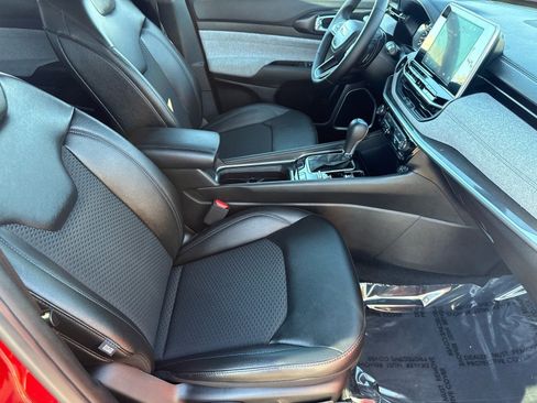 Used 2025 Jeep Compass Latitude image 33