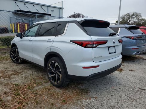 Used 2022 Mitsubishi Outlander ES image 3