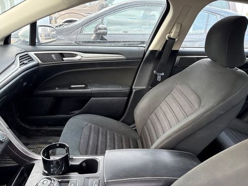 Used 2017 Ford Fusion SE FWD image 16