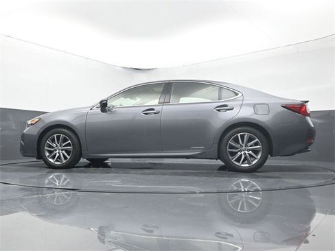 Used 2016 Lexus ES 300h image 9