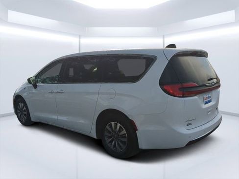 Used 2024 Chrysler Pacifica Limited FWD image 5