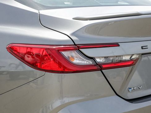 Used 2025 Toyota Camry SE FWD image 7