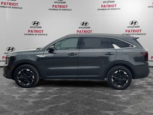 Used 2025 Kia Sorento S FWD image 6