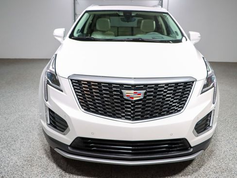 Used 2023 Cadillac XT5 Premium Luxury w/ Technology Package FWD image 4