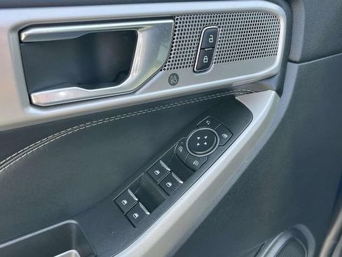 Certified 2022 Ford Explorer Limited RWD image 17