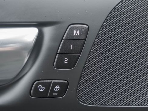 Used 2025 Volvo V60 B5 Cross Country Plus image 37