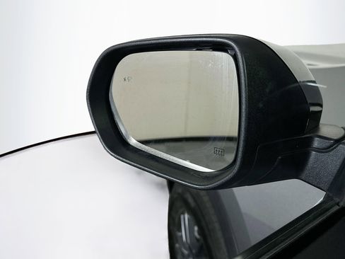 Used 2025 GMC Acadia Elevation image 16