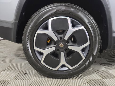 Used 2024 Rivian R1S Adventure AWD/4WD image 12