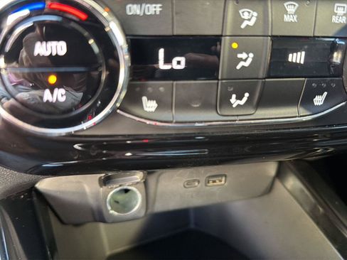 Used 2025 Chevrolet Trax RS w/ Driver Confidence Package FWD image 26
