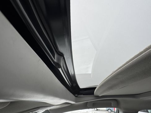 Used 2017 Toyota Sienna XLE Premium image 30