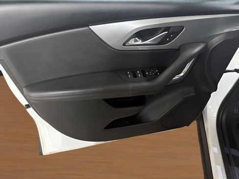 Used 2020 Chevrolet Blazer LT FWD image 11