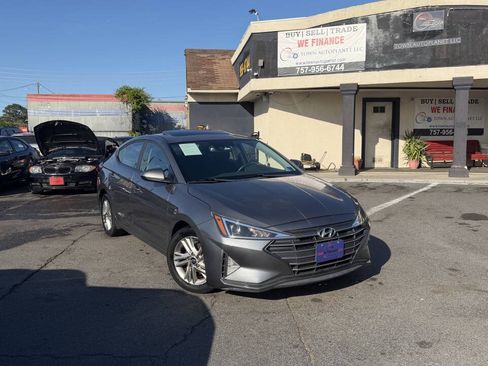Used 2019 Hyundai Elantra Value Edition w/ Cargo Package FWD image 11