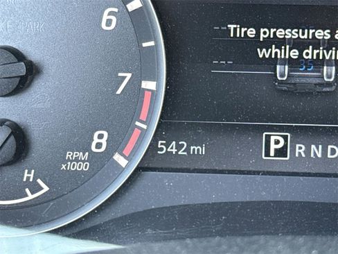 Used 2024 Nissan Frontier SV image 40