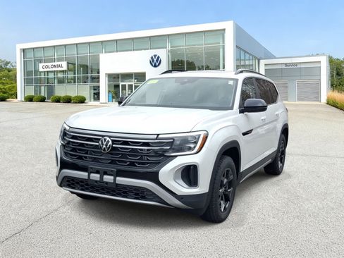 New 2026 Volkswagen Atlas Peak Edition AWD/4WD image 2