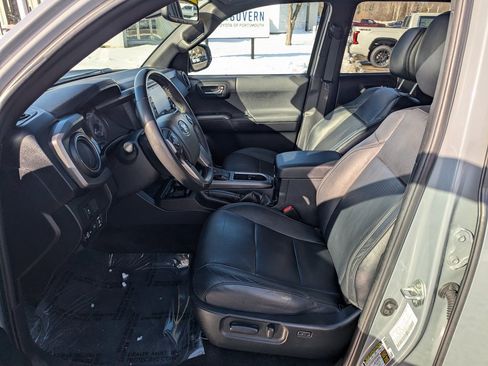 Used 2021 Toyota Tacoma TRD Off-Road image 15