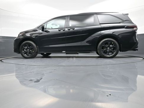 New 2026 Toyota Sienna XLE Woodland Edition image 35