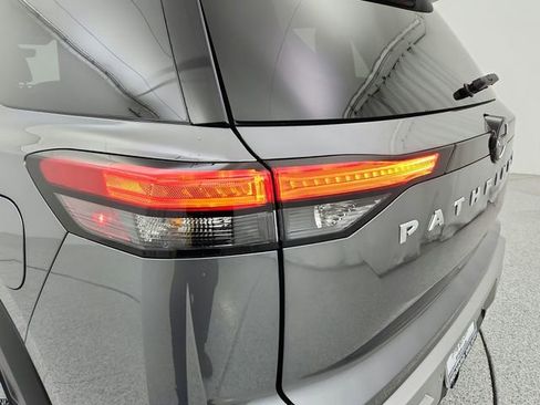 Used 2025 Nissan Pathfinder SL w/ SL Premium Package image 23