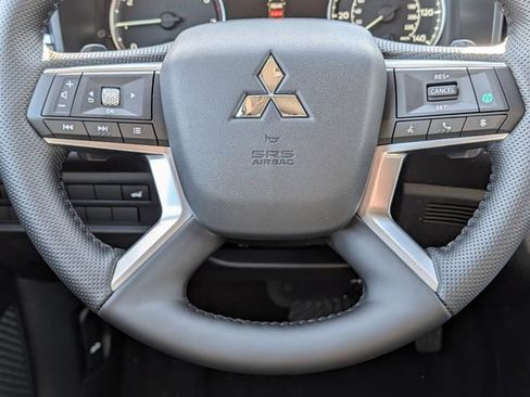 New 2026 Mitsubishi Outlander SE image 8