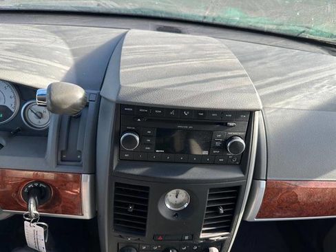Used 2008 Chrysler Town & Country Touring w/ Family Value Group image 37