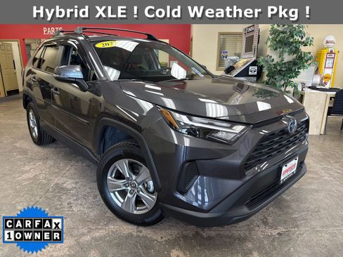 Used 2022 Toyota RAV4 XLE w/ XLE Grade Weather Package image 1