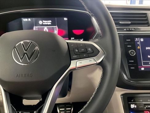 Certified 2023 Volkswagen Tiguan SE R-Line AWD/4WD image 24